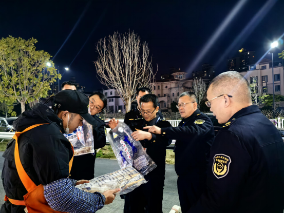 市市場監(jiān)管局檢查夜市食品安全工作